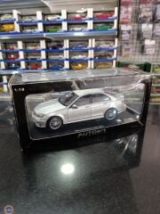 KUSURLU 1:18 Autoart 2008 Mercedes Benz C63 AMG