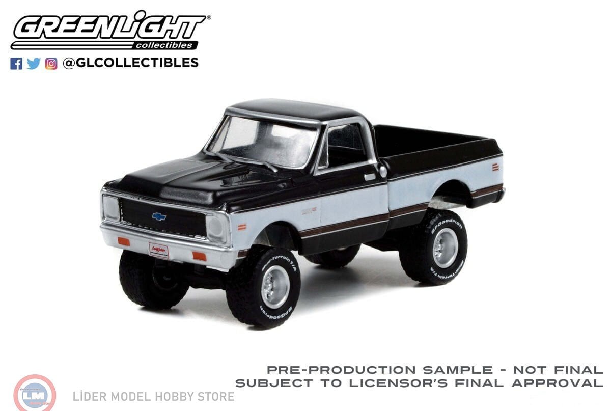 1:64 Greenlight 1972 Chevrolet K10 4X4 Pickup Gray and White with Black Interior
