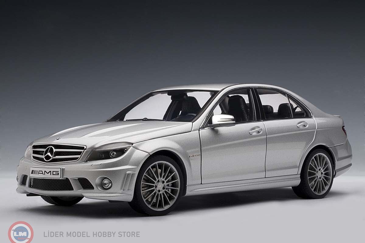 KUSURLU 1:18 Autoart 2008 Mercedes Benz C63 AMG