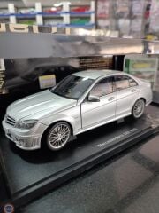 KUSURLU 1:18 Autoart 2008 Mercedes Benz C63 AMG