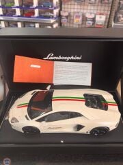 1:18 MR Collection Lamborghini AVENTADOR LP700-4 TRICOLORE