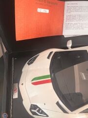 1:18 MR Collection Lamborghini AVENTADOR LP700-4 TRICOLORE