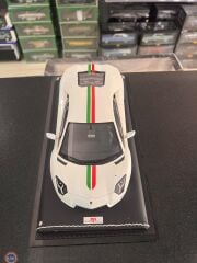 1:18 MR Collection Lamborghini AVENTADOR LP700-4 TRICOLORE