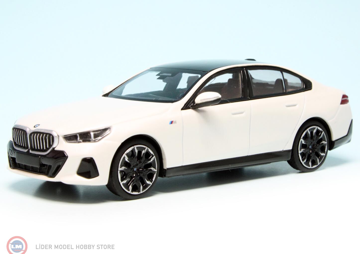 1:43 Minichamps 2023 BMW i5  G60