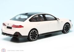1:43 Minichamps 2023 BMW i5  G60