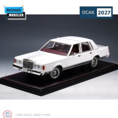 1:18 GLM / Stamp 1989 Lincoln Town Car Signature Series Arctic White