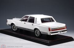 1:18 GLM / Stamp 1989 Lincoln Town Car Signature Series Arctic White
