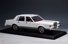 1:18 GLM / Stamp 1989 Lincoln Town Car Signature Series Arctic White