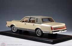 1:18 GLM / Stamp 1989 Lincoln Town Car Signature Series Sandstone Clearcoat Metallic