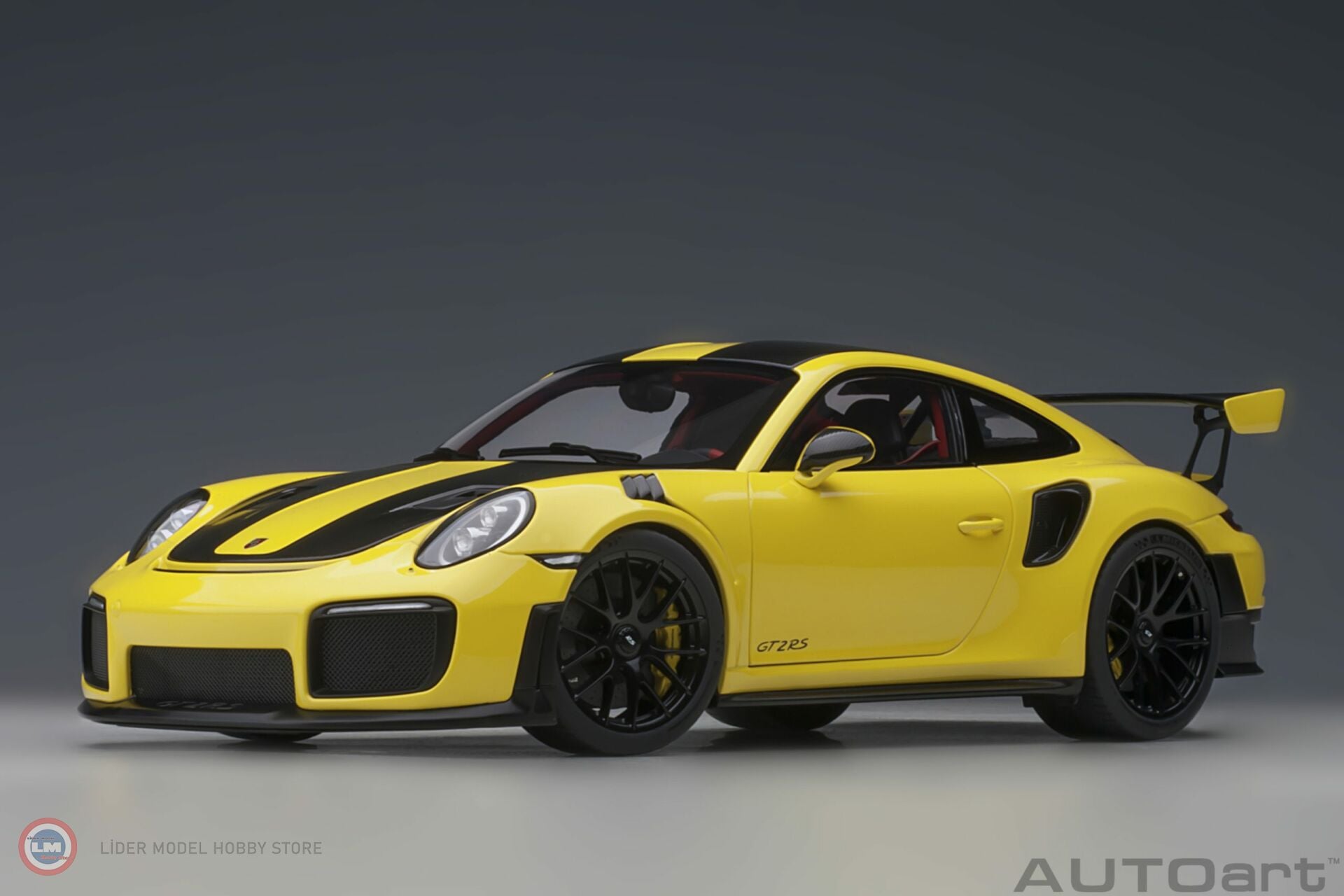 1:18 Autoart 2017 Porsche 911 (991.2) GT2 RS Weissach Package