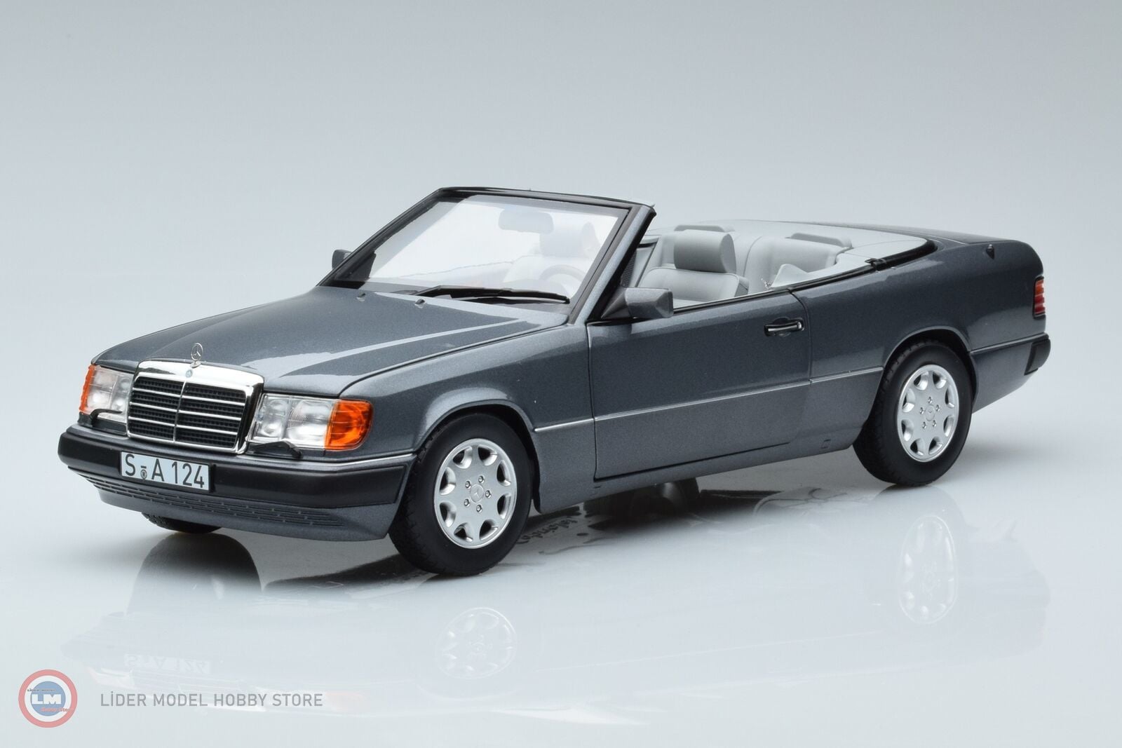 1:18 1991 Mercedes Benz E Class Cabriolet 300 CE-24 W124