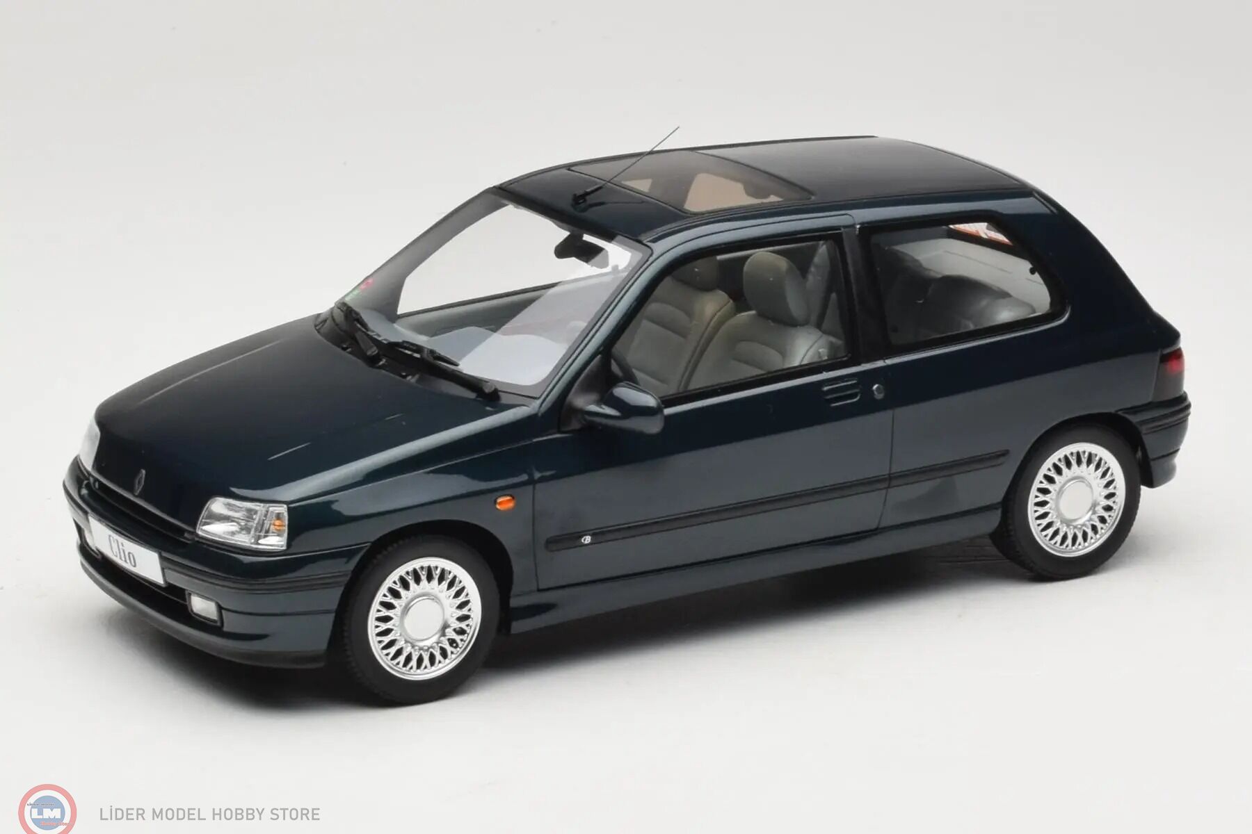 1:18 OTTO 1995 Renault Clio Baccara 1.8 Abyss Green