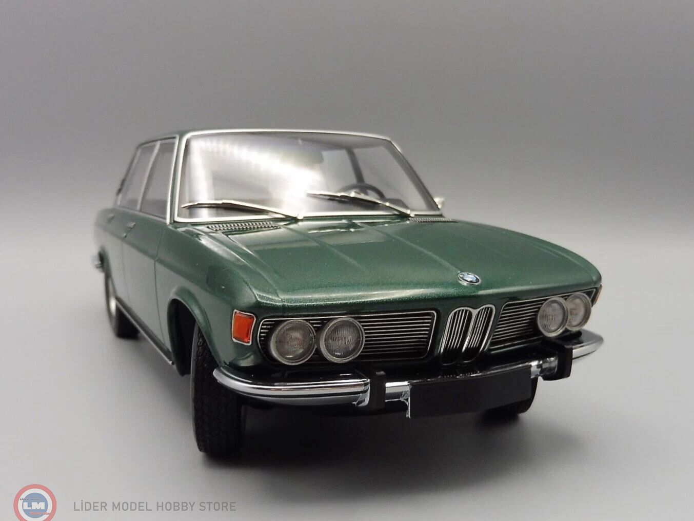 1:18 Minichamps 1968 BMW 2500