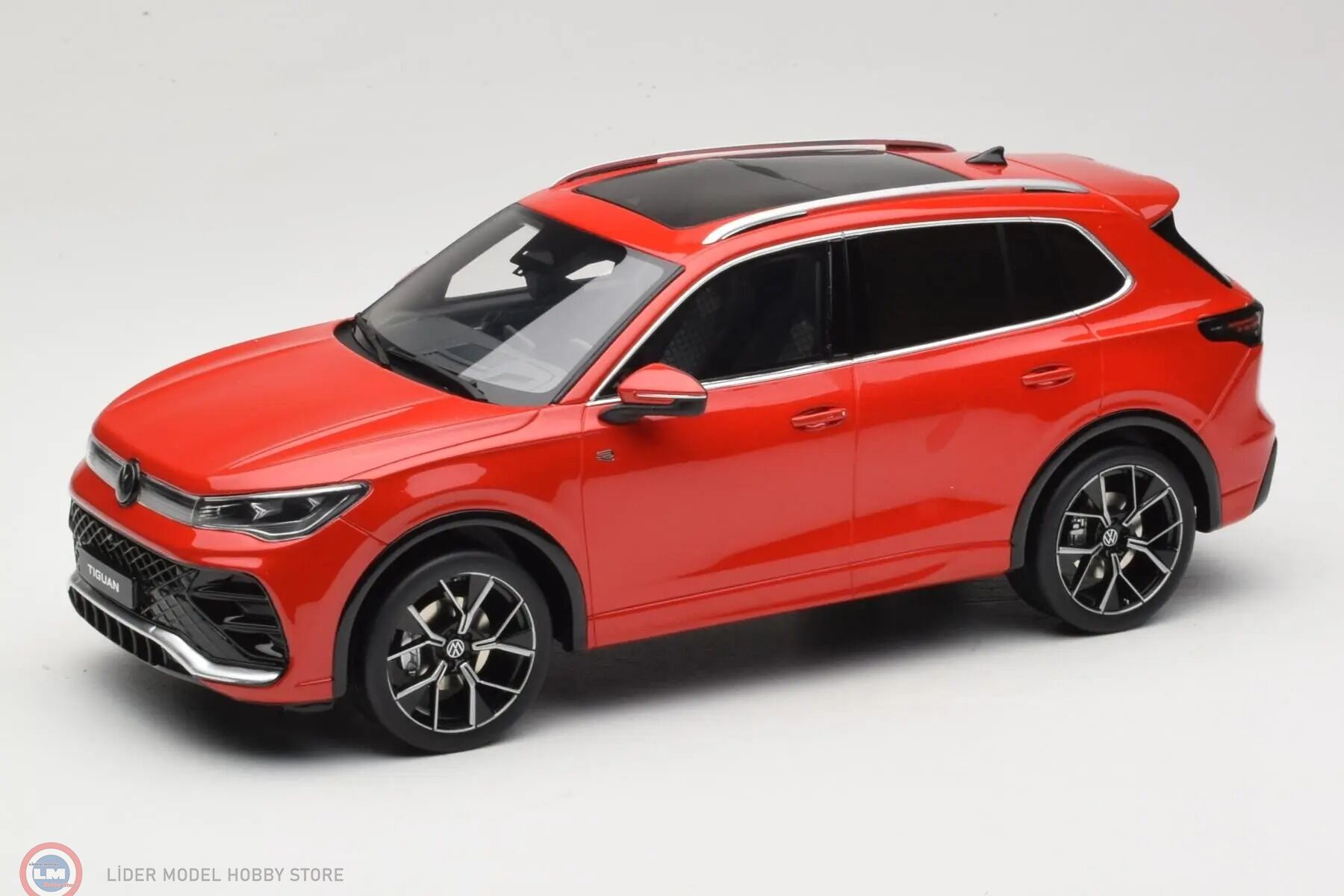1:18 OTTO 2024 Volkswagen Tiguan E Tsi R-Line Persimmon Red