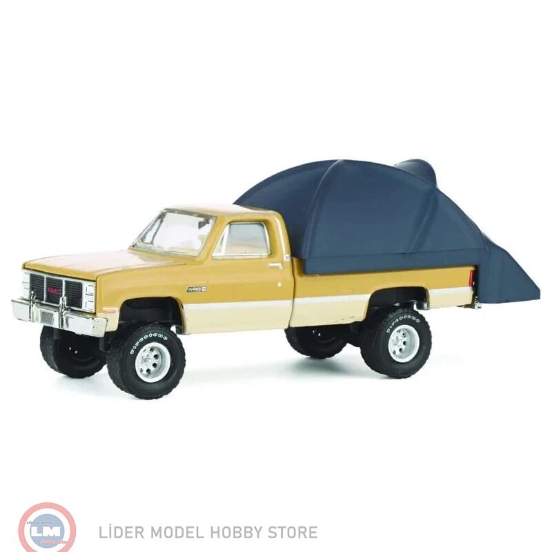 1:64 Greenlight  1986 GMC Sierra Lifted Pickup Truck in Desert Sand and Doeskin Tan with Modern Truck Bed Tent