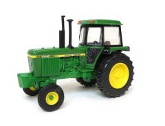 1:32 John Deere 4440 Traktör