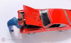 1:18  American Diorama DOUG FILLING ENGINE OIL