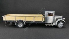 1:18 1933 Mercedes Benz LO 2750 Clear Finish Version