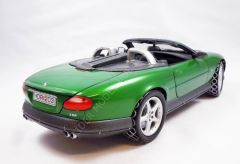 1:18 2002 Jaguar XKR Roadster James Bond