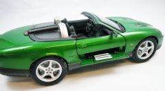 1:18 2002 Jaguar XKR Roadster James Bond