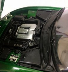 1:18 2002 Jaguar XKR Roadster James Bond