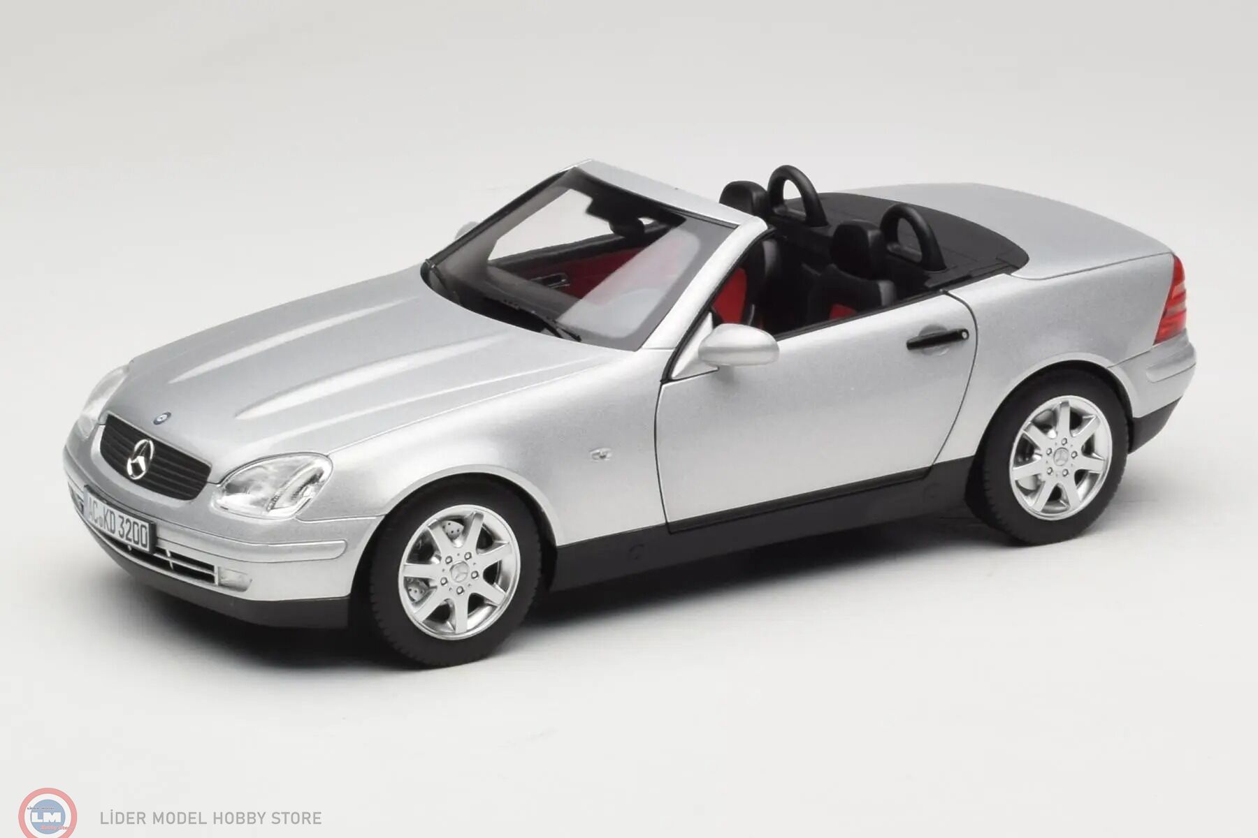 1:18 Norev  1996 Mercedes Benz SLK 350 Brillant Silver