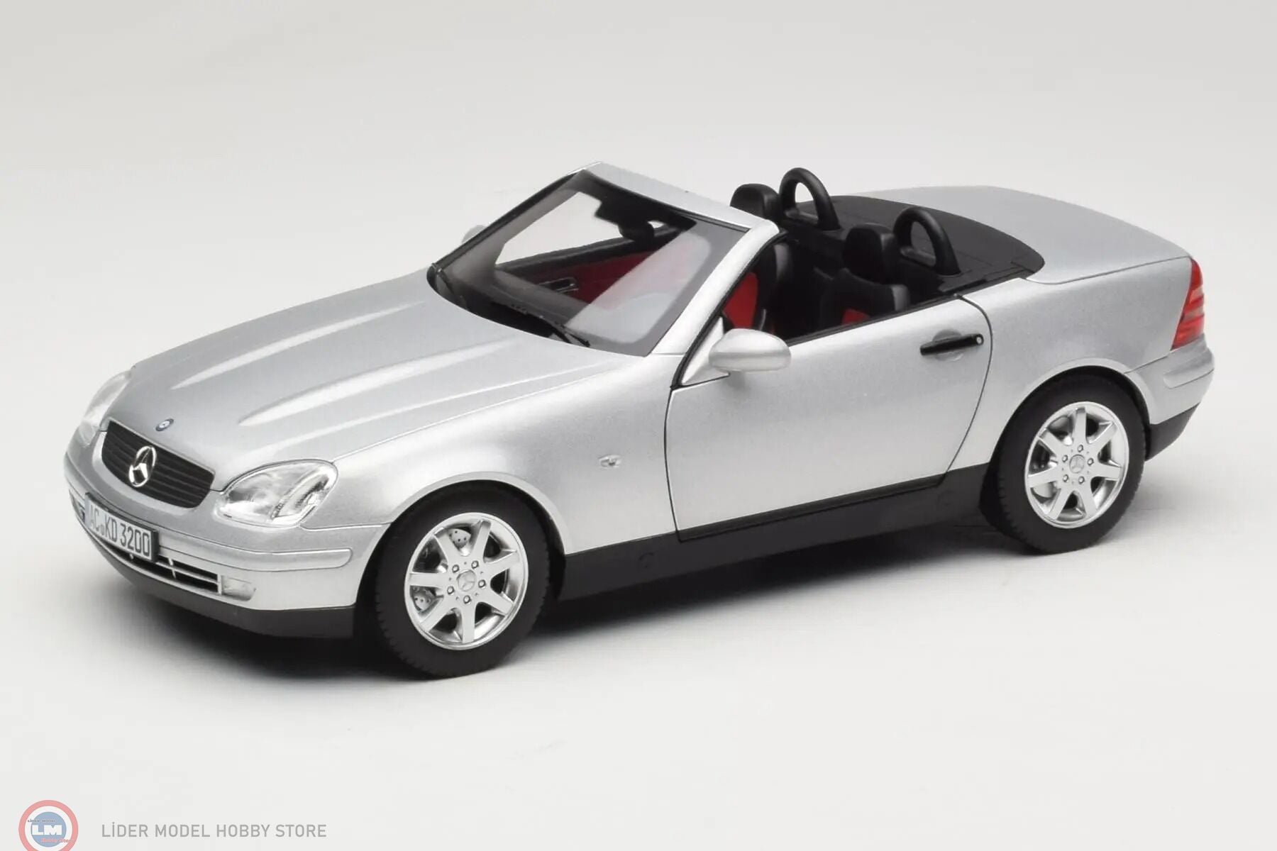 1:18 Norev  1996 Mercedes Benz SLK 350 Brillant Silver