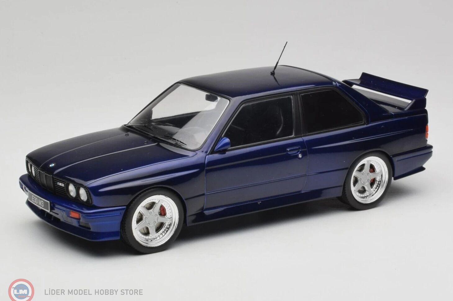 1:18  IXO 1989 BMW E30 M3