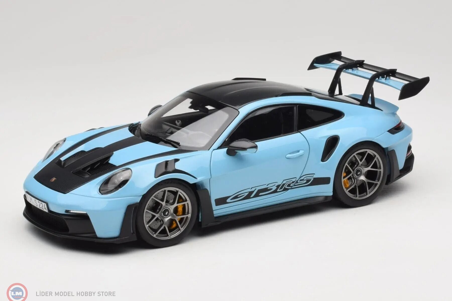 1:18 Norev 2022 Porsche 992 GT3 RS Weissach Pack