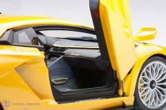 1:18 2017 Lamborghini Aventador S (New Giallo Orion)