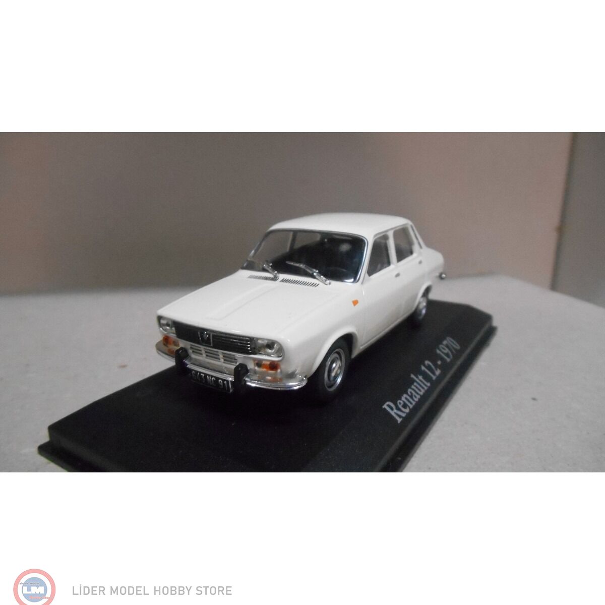 1:43 Atlas 1970 Renault 12 - White