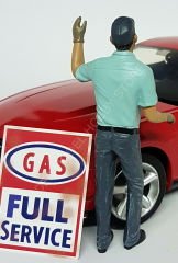 1:18 American Diorama Gas Istation Attendant 77707