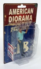 1:18 American Diorama Gas Istation Attendant 77707
