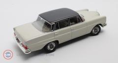 1:18 1959 Mercedes Benz 220SE W111