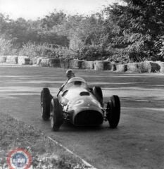 1:18 Tecnomodel Ferrari 375 F1 Winner Italy GP 1951 #2 Driven by Alberto Ascari - with driver figure
