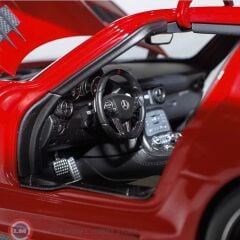 1:18 Minichamps 2013 Mercedes Benz SLS AMG