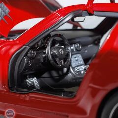 1:18 Minichamps 2013 Mercedes Benz SLS AMG