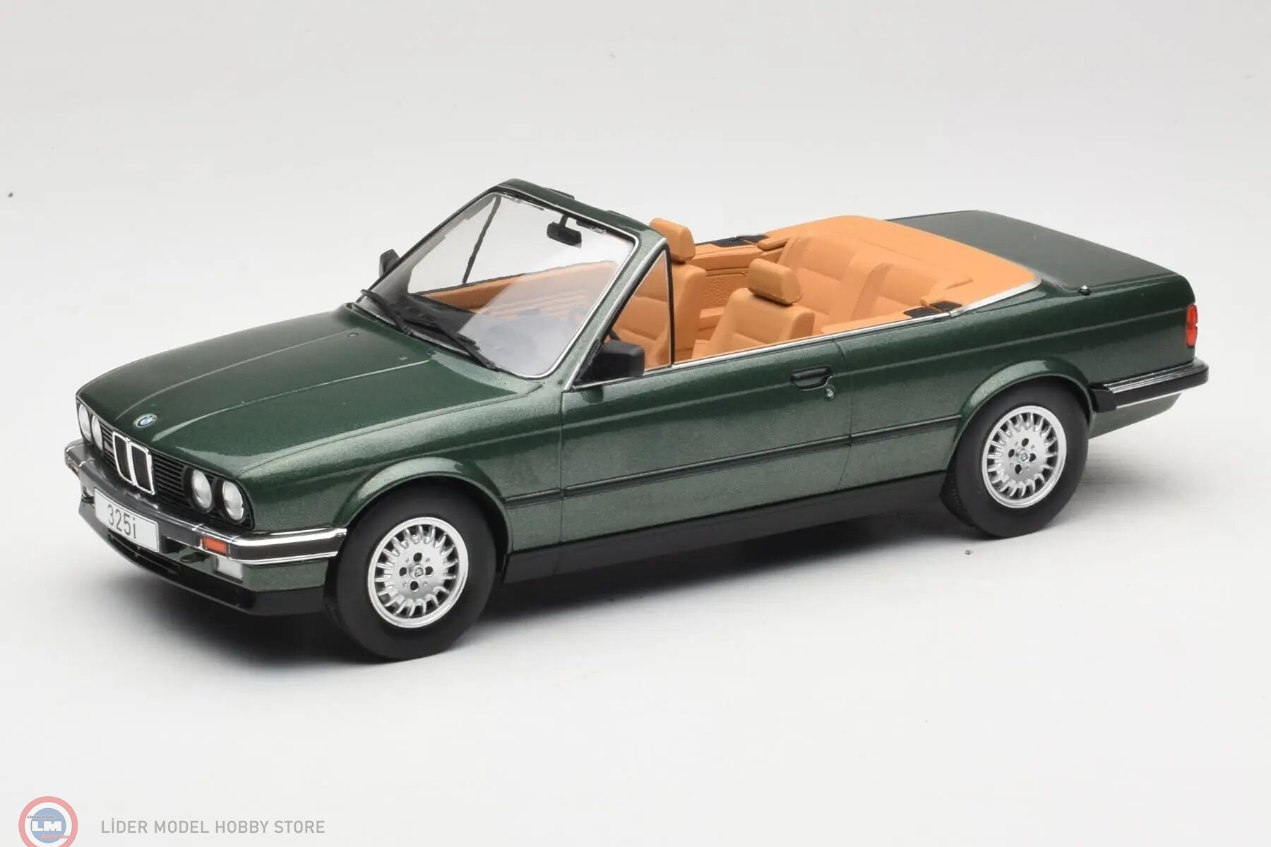 1:18 MCG 1985 BMW 325i (E30) Cabriolet