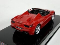 1:43 Hot Wheels 2012 Ferrari 458 Spider red