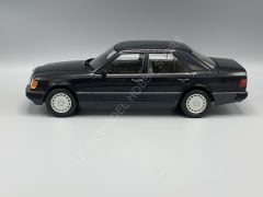 1:18 1984 Mercedes Benz 300 E W124