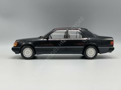 1:18 1984 Mercedes Benz 300 E W124