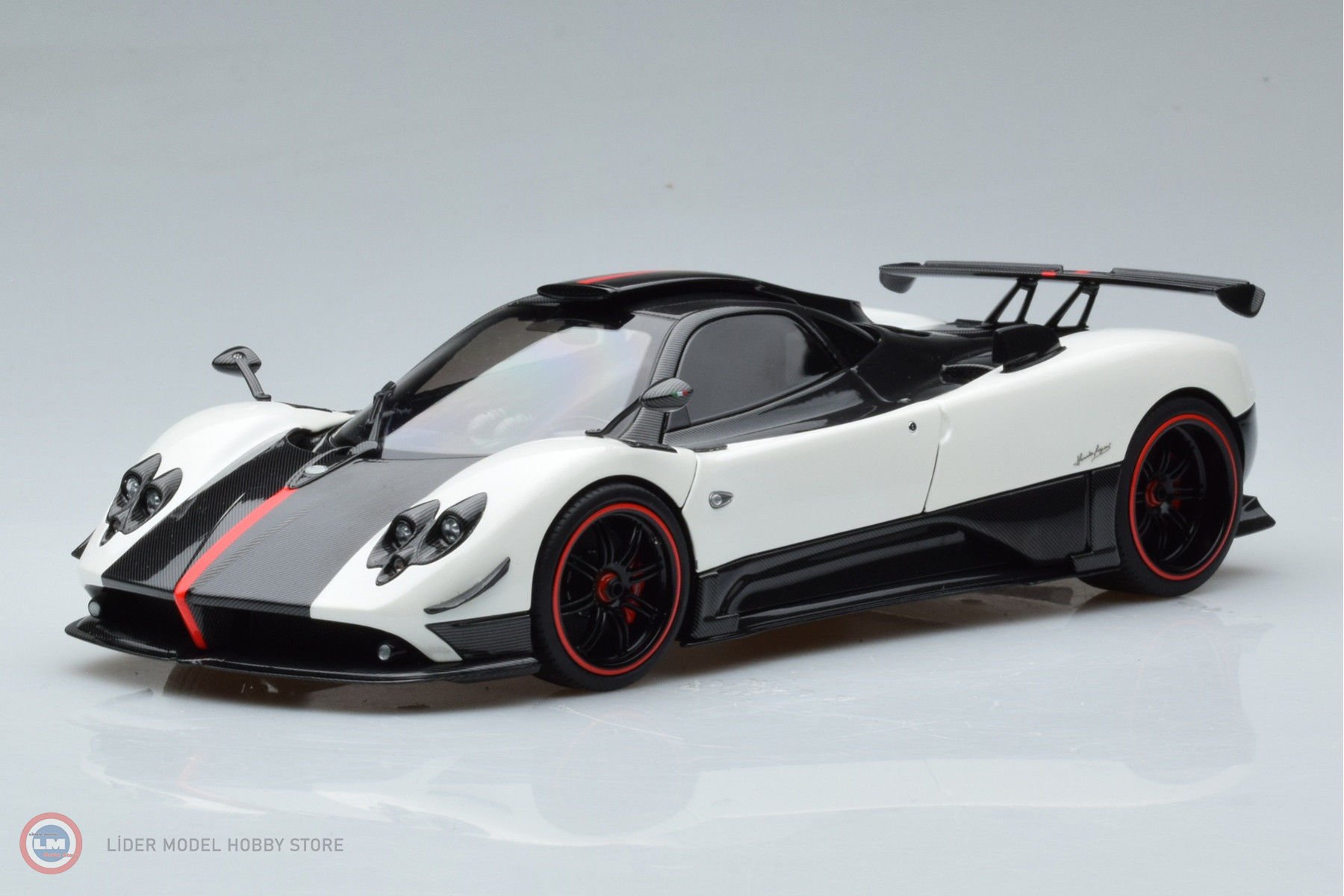 1:18 2009 Pagani Zonda Cinque Coupe