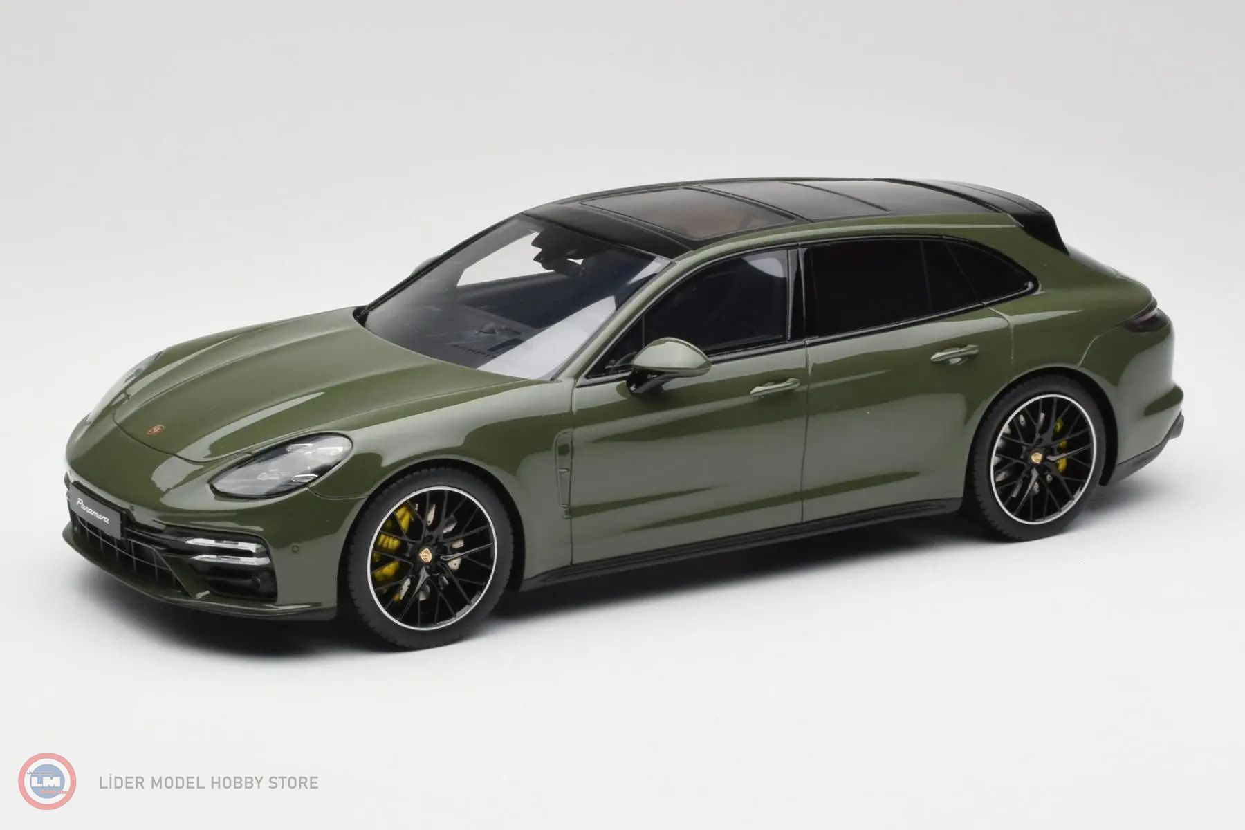 1:18 2021 Porsche Panamera Turbo S Sport Turismo