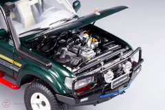 1:18 1990 Toyota Land Cruiser with Roof Pack