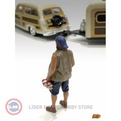 1:18  American Diorama 76335 Camper Figur II