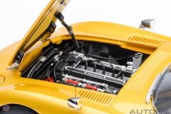 1:18 Autoart 1967 Toyota 2000GT