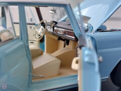 1:18 Norev 1965 Mercedes Benz 220 S Heckflosse W111