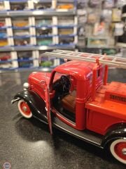 KUTUSUZ MODEL 1:18 Solido 1936 Ford V8 Pickup Beverly Hills İtfaiye