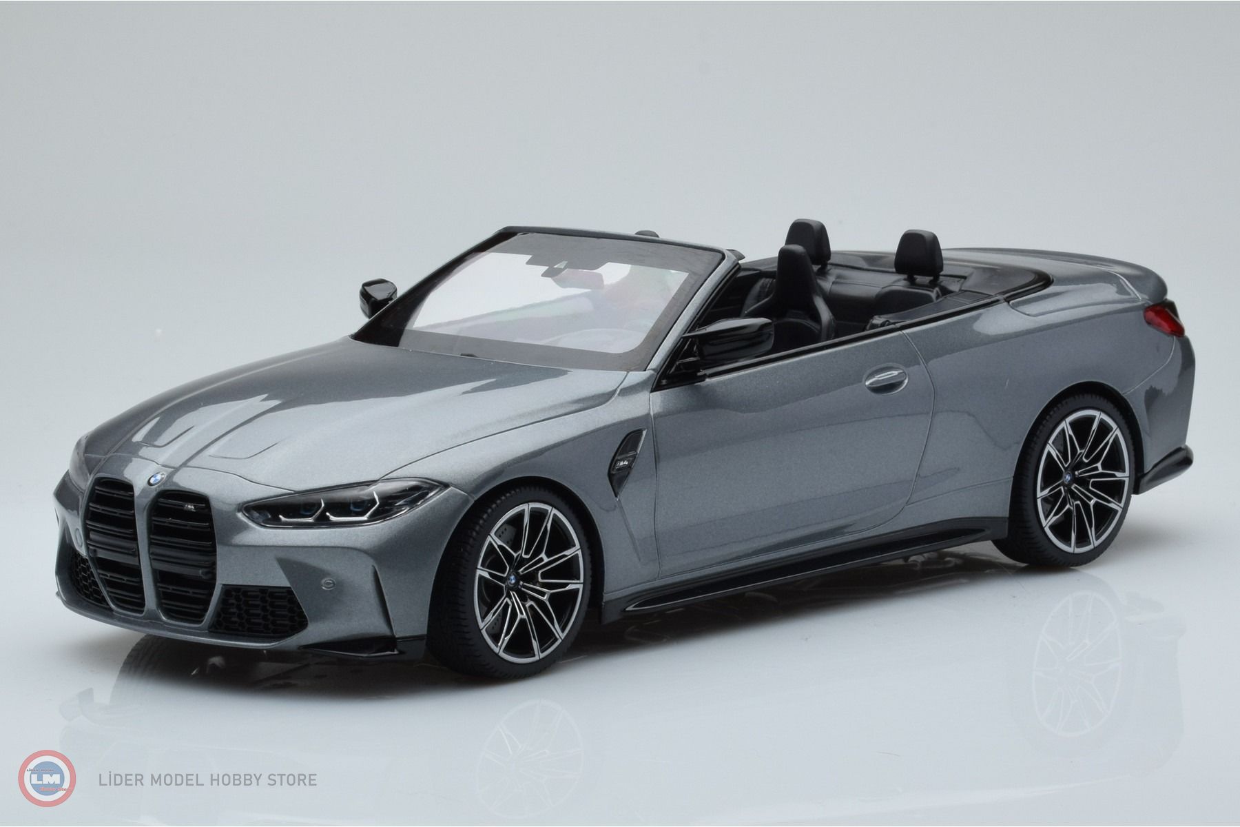 1:18 Minichamps 2020 BMW M4 Cabriolet Grey