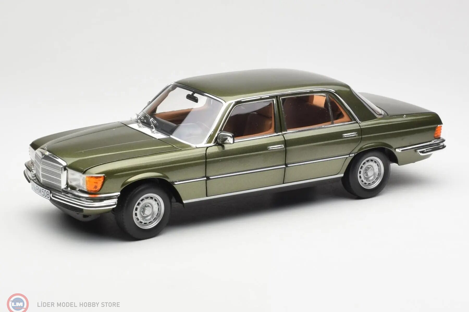 1:18 Norev 1976 Mercedes Benz S Class 450SEL 6.9 W116